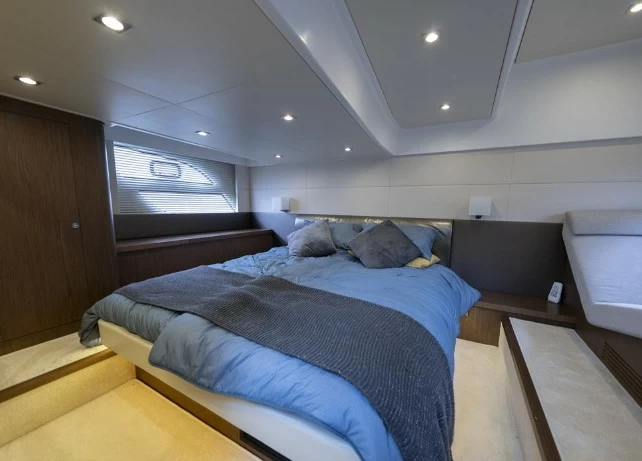 15米博纳多（Beneteau）GT49二手运动游艇客舱