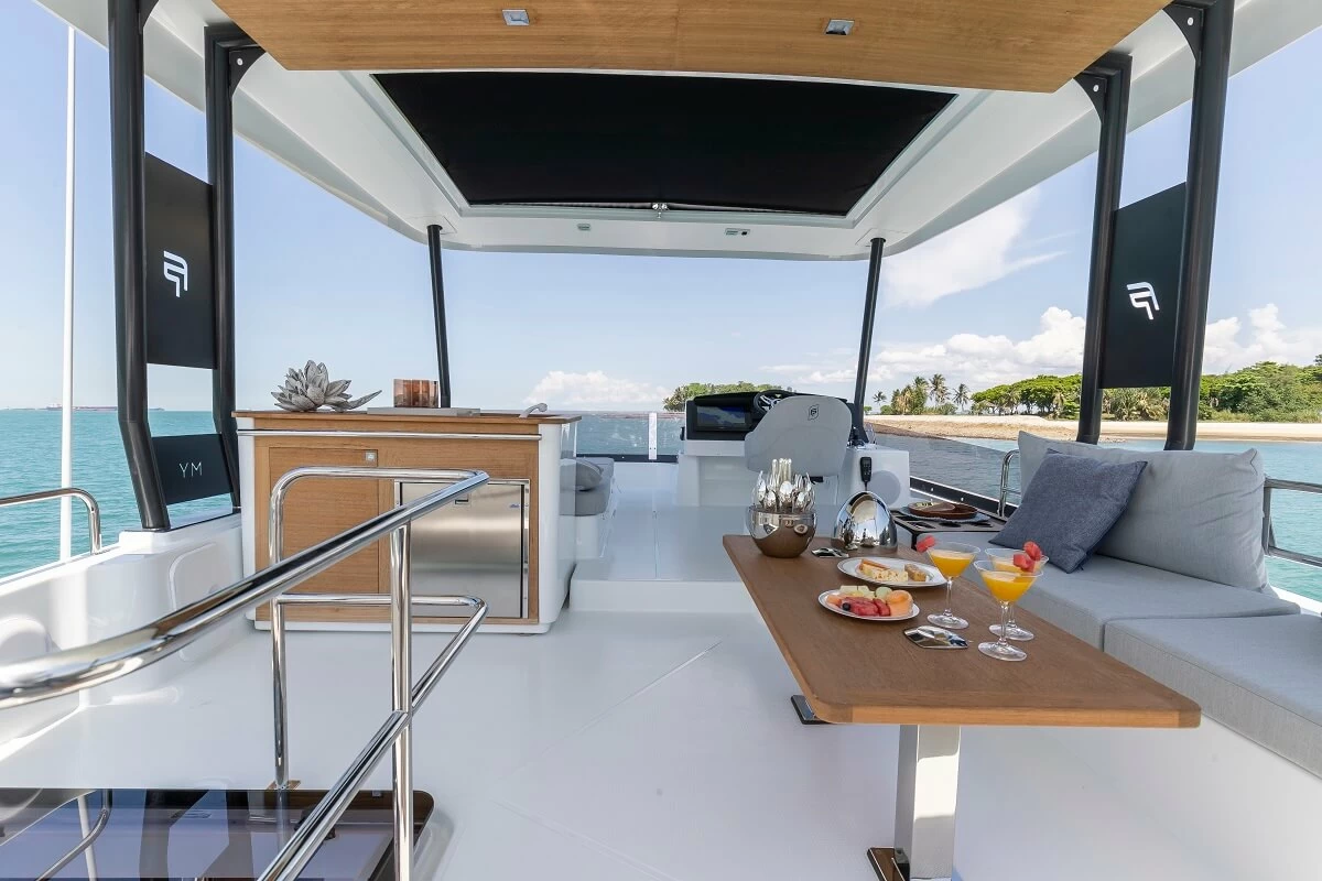 枫丹白露(Fountaine Pajot)MY6游艇飞桥