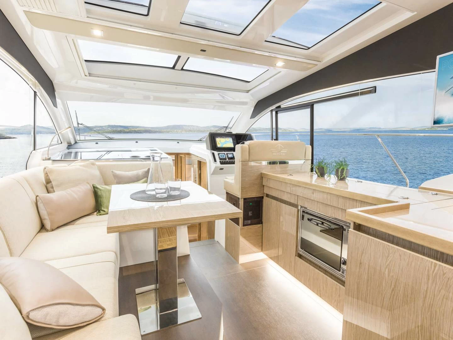 西莱（Sealine）C390运动游艇沙龙