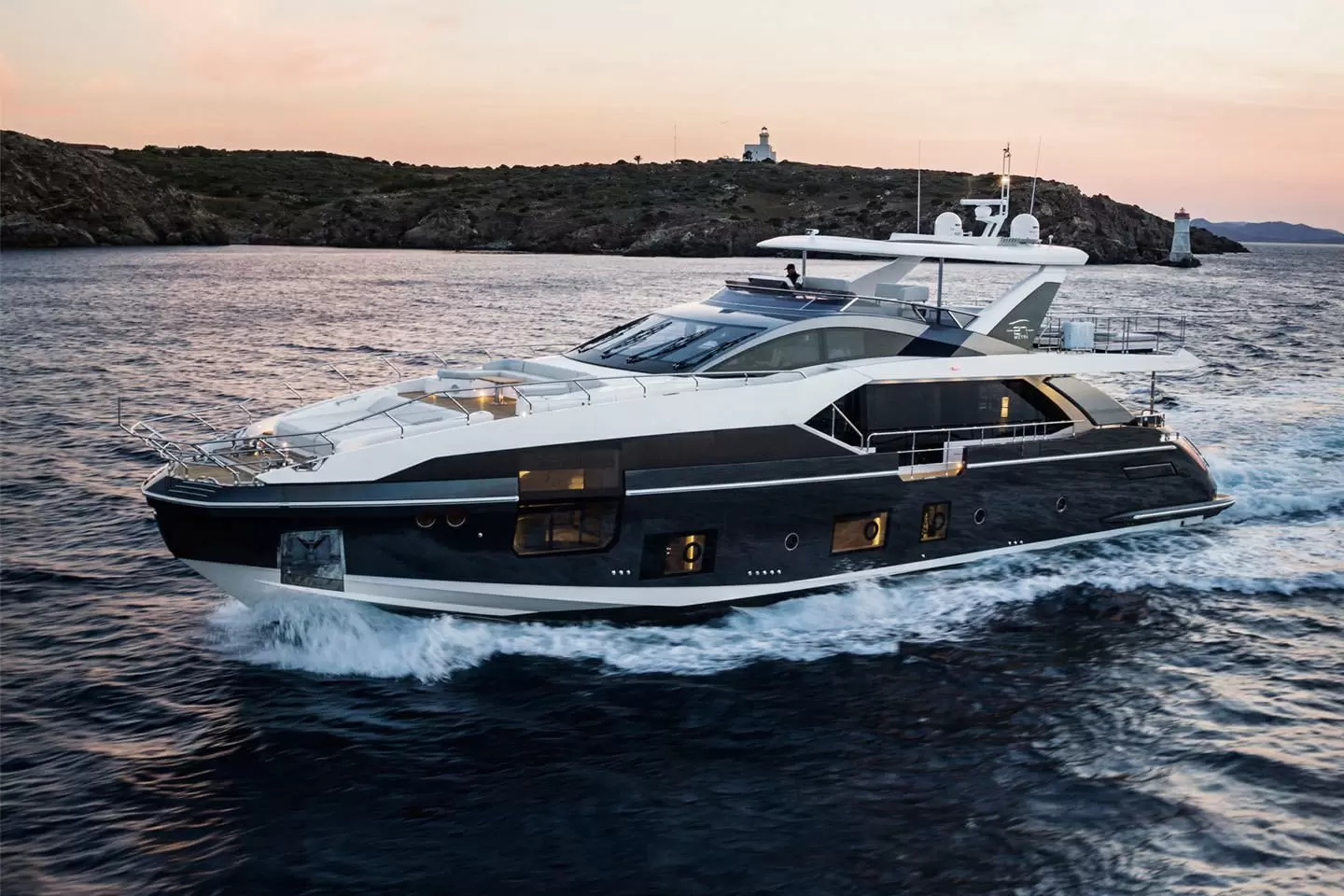 阿兹慕（Azimut）Grande27M飞桥游艇