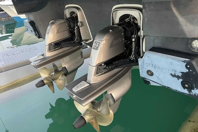 丽娃(Riva)Rivamare38二手运动快艇发动机