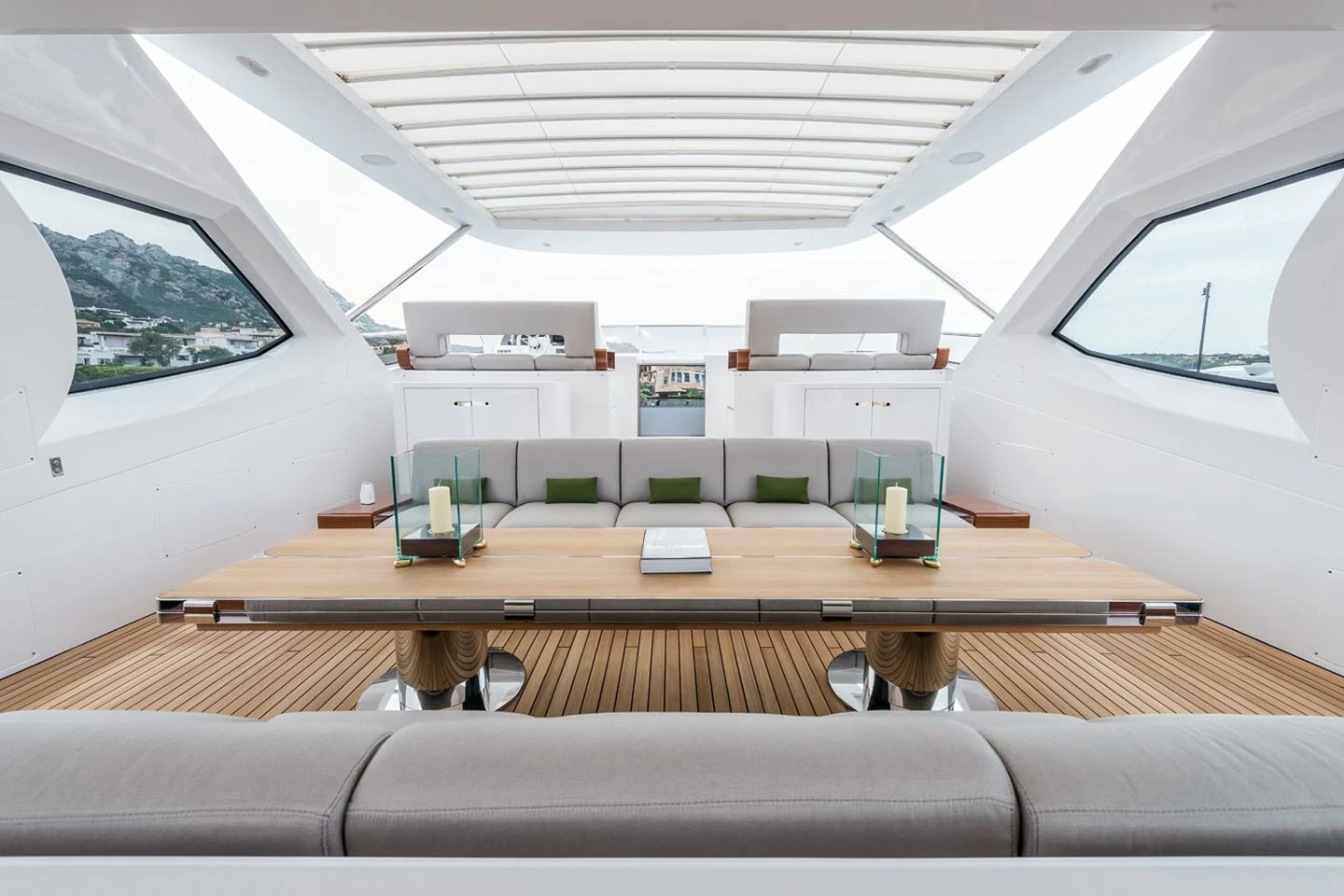 阿兹慕(Azimut)Grande 35M飞桥游艇