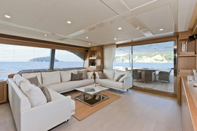 定制法拉帝(CustomLine)Navetta26游艇沙龙