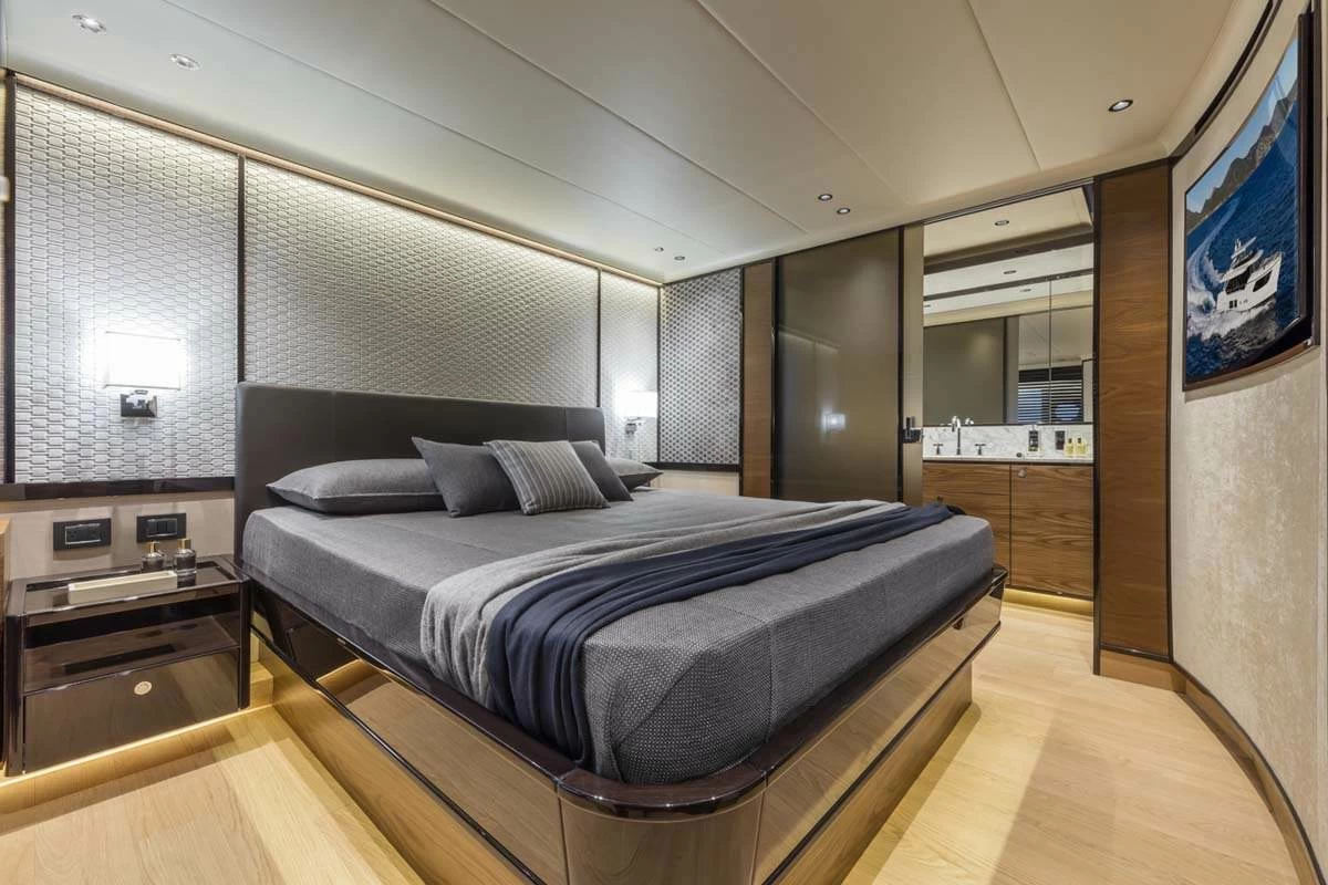 20米雅舶仕（Absolute）Navetta68豪华飞桥游艇客舱区