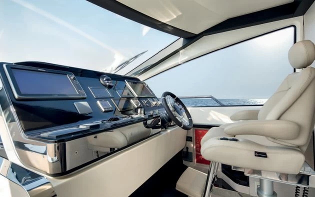 阿兹慕(Azimut)80游艇中控