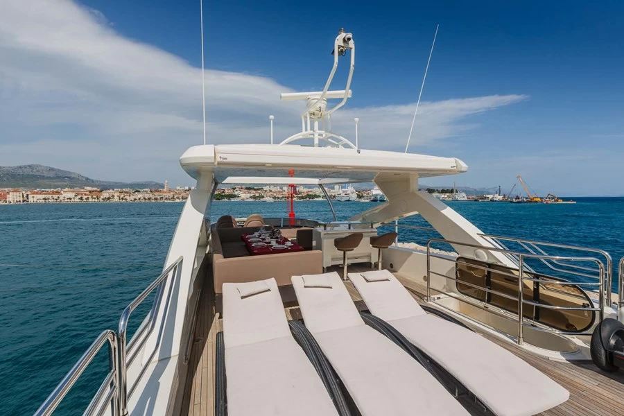 圣汐克(Sunseeker)86游艇飞桥区