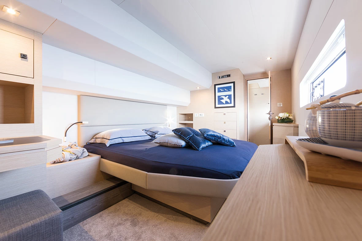 枫丹白露(Fountaine Pajot)MY44双体游艇卧室