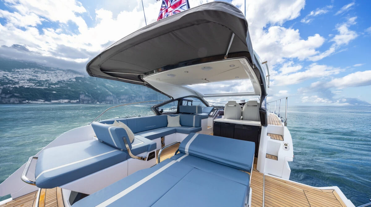 菲尔兰(Fairline)Targa40运动游艇飞桥