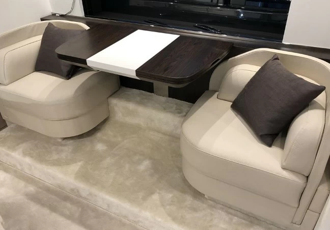 阿兹慕（Azimut）S6Coupe豪华二手游艇沙发