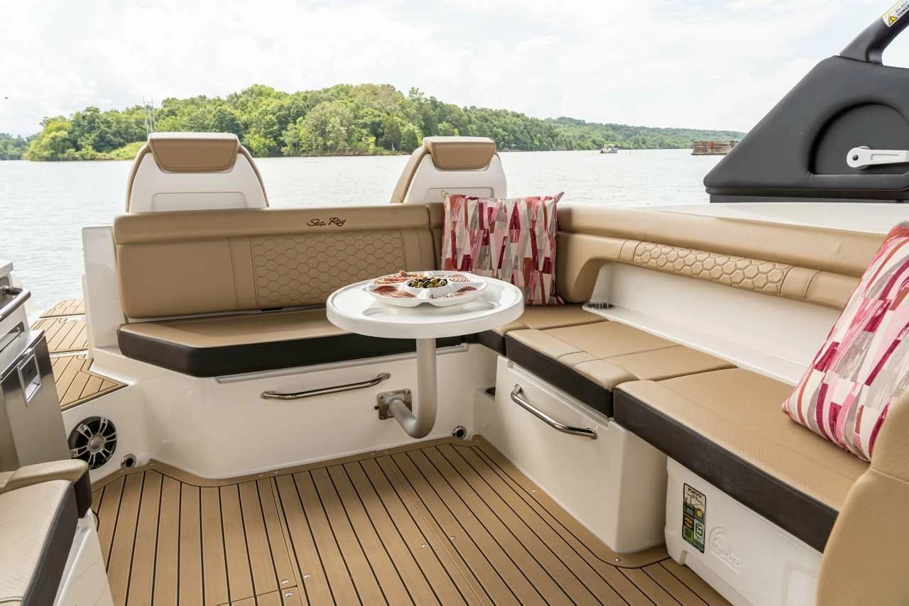 希瑞(SeaRay)SDX290运动游艇沙发