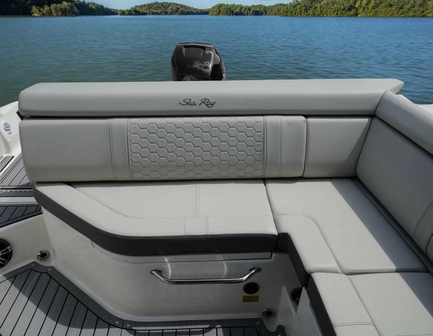 希瑞(SeaRay)SDX270舷外机游艇座椅
