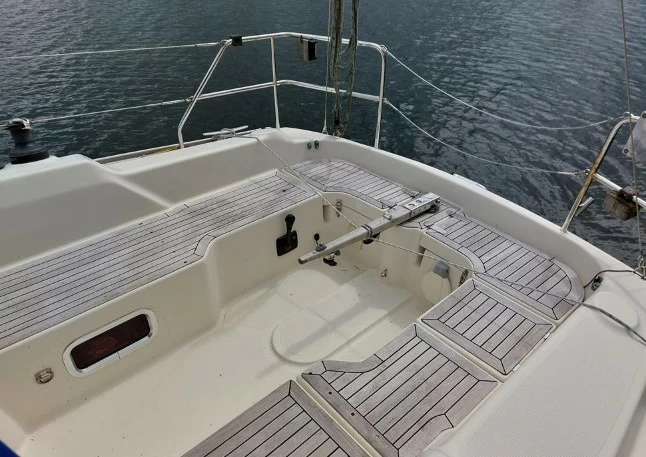 汉斯（Hanse）342小型二手帆船驾驶区