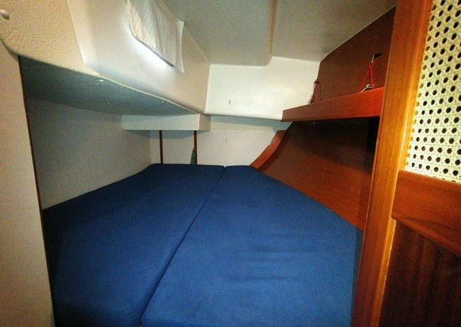 汉斯(Hanse)371二手单体帆船卧室