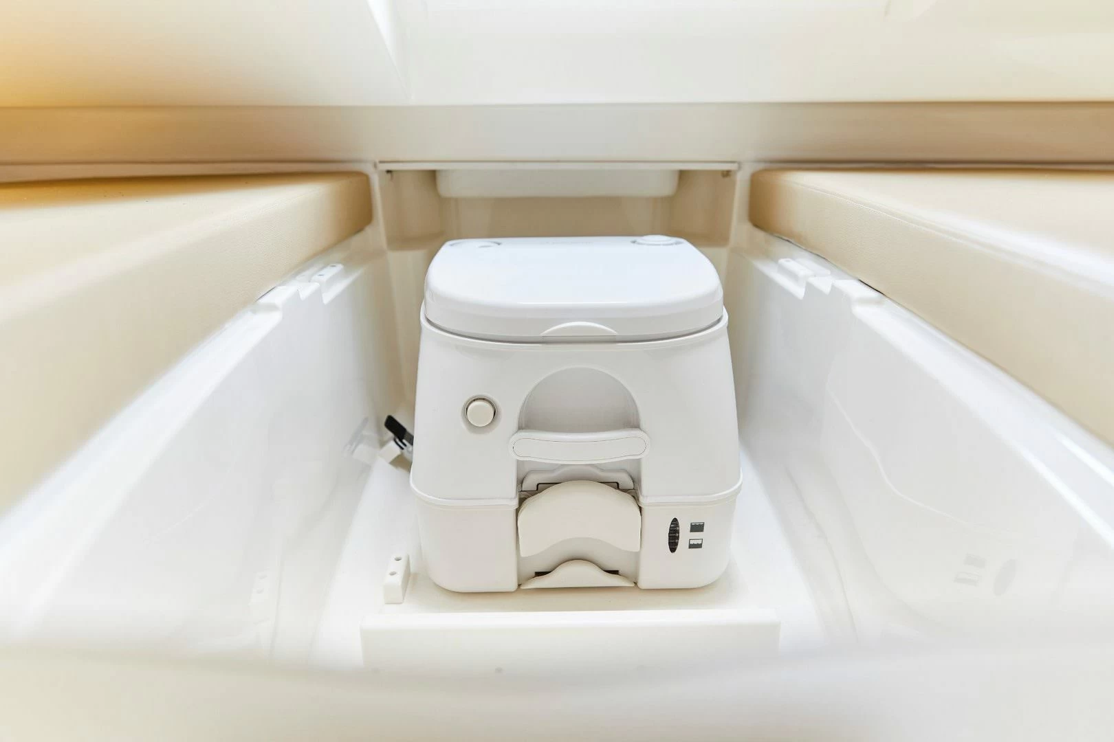 希瑞（SeaRay）SPX230OB运动快艇水箱