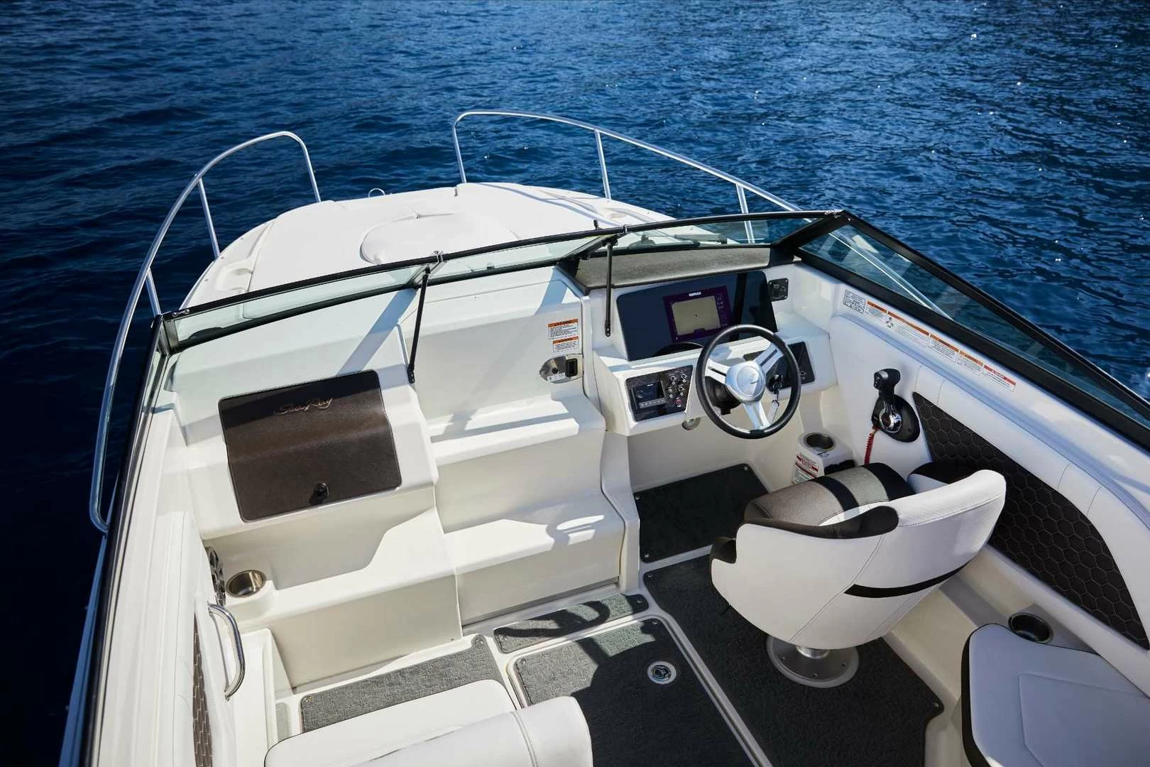 希瑞（SeaRay）SPX230OB运动快艇驾驶区