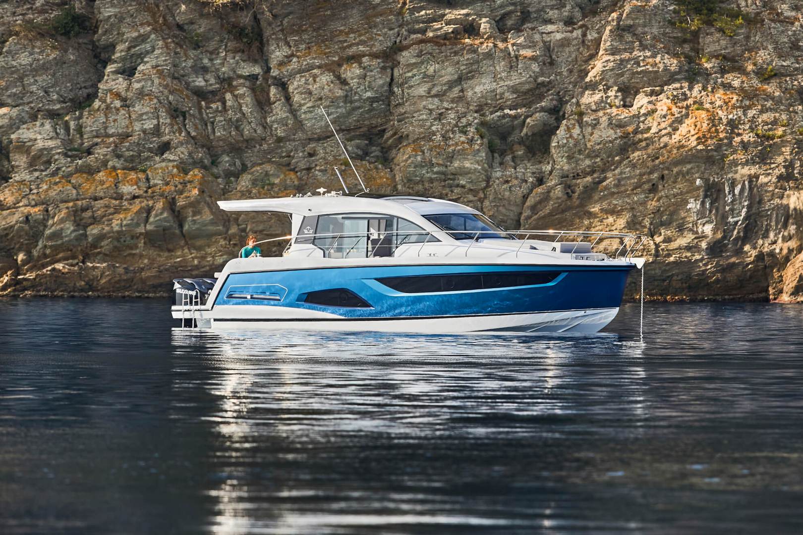 西莱C390v运动型游艇价格多少，新艇价格250万起！