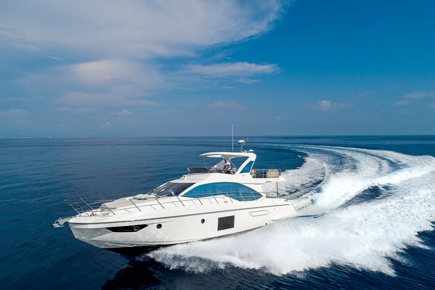 阿兹慕(Azimut)55豪华飞桥游艇