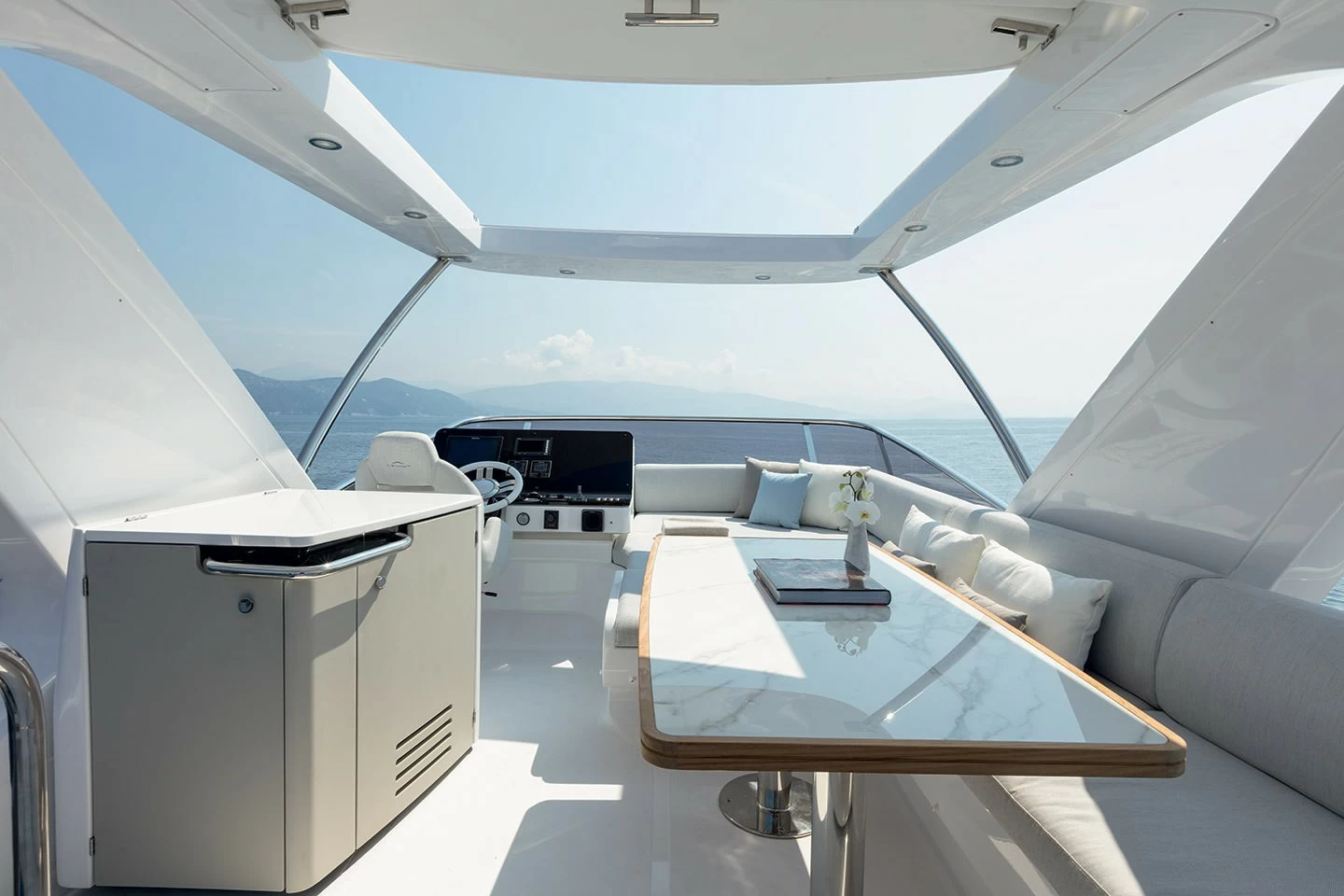 阿兹慕(Azimut)55豪华飞桥游艇飞桥区