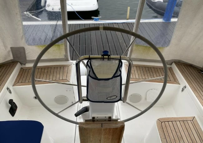 汉斯(Hanse)350二手单体帆船驾驶区