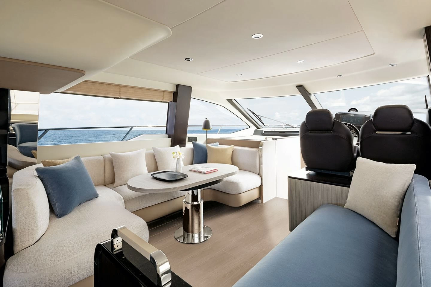 阿兹慕(Azimut)55豪华飞桥游艇驾驶舱