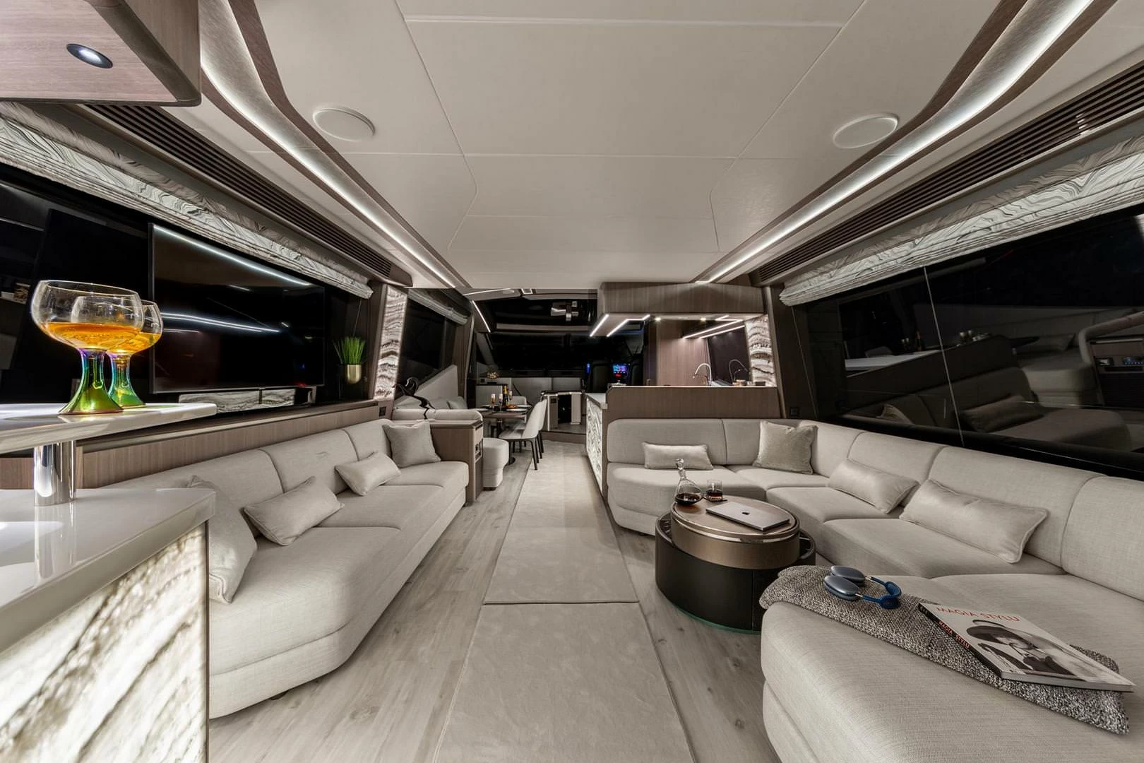 卡帝尔（Galeon）800豪华飞桥游艇沙龙区