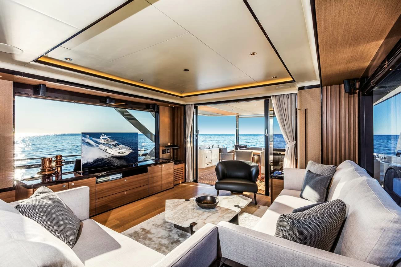 雅舶仕(Absolute)Navetta73豪华飞桥游艇沙龙区