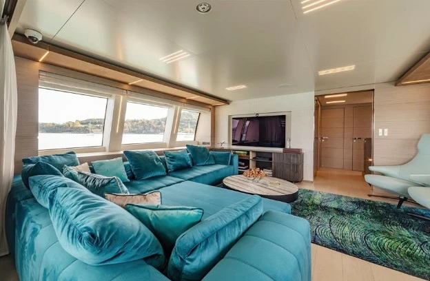 定制法拉帝(CustomLine)Navetta37二手超级游艇沙龙区