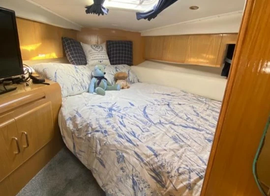 菲尔兰（Fairline）Targa35二手运动快艇客舱