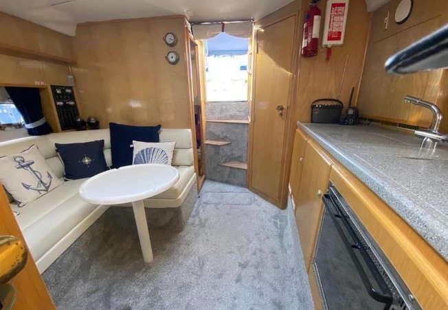菲尔兰（Fairline）Targa35二手运动快艇船舱