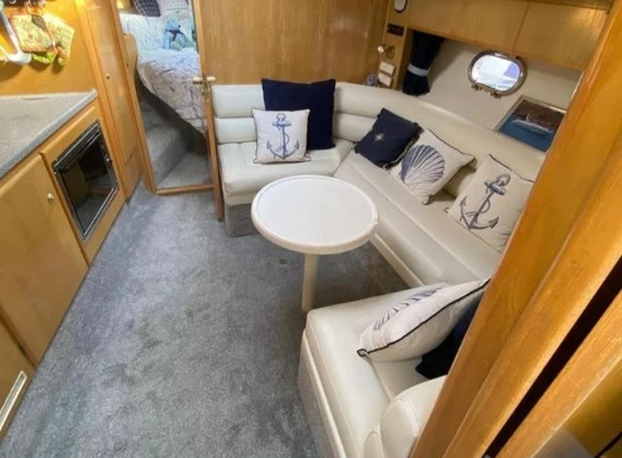 菲尔兰（Fairline）Targa35二手运动快艇沙龙区