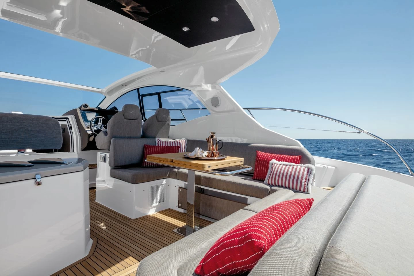 阿兹慕(Azimut)Atlantis45中型运动游艇驾驶室