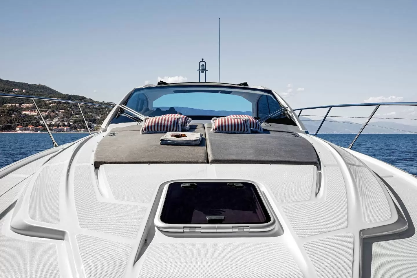 阿兹慕(Azimut)Atlantis45中型运动游艇前甲板