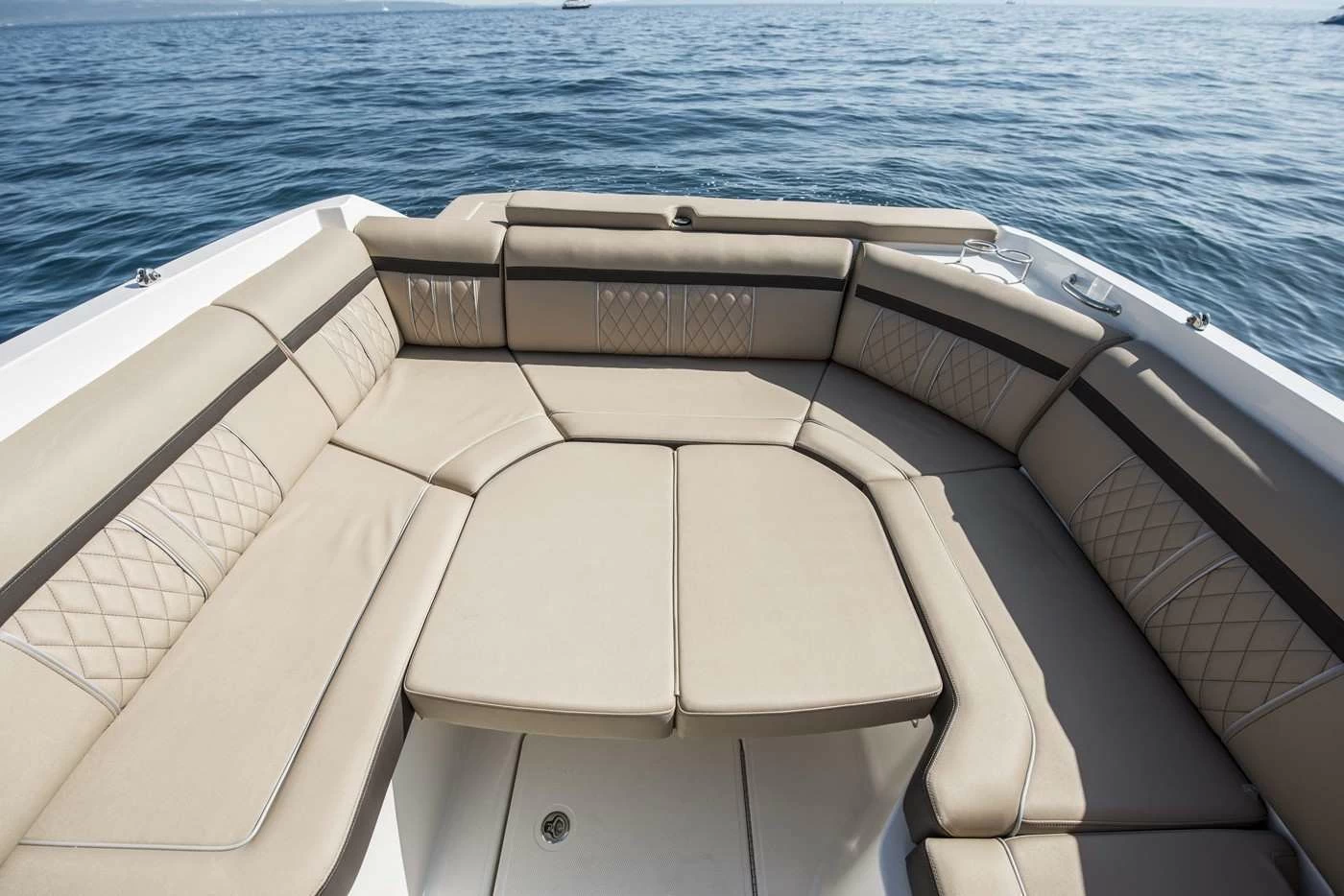 希瑞（SeaRay）SunSport250运动快艇座位区