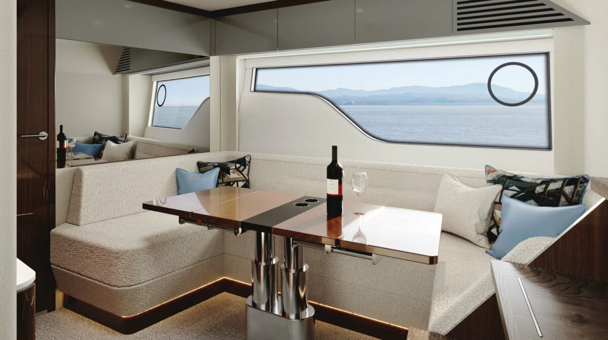 菲尔兰（Fairline）Targa40运动游艇船舱沙龙区