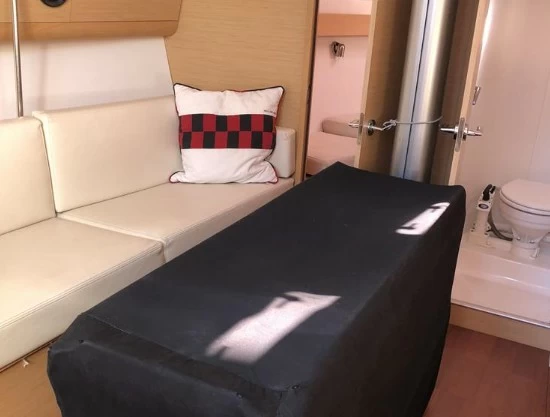 博纳多（Beneteau）锋仕40二手帆船沙龙区