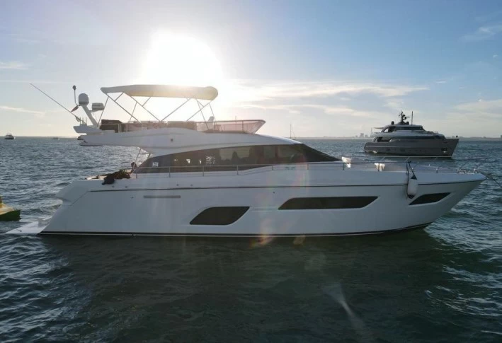 法拉帝(Ferretti)550二手飞桥游艇