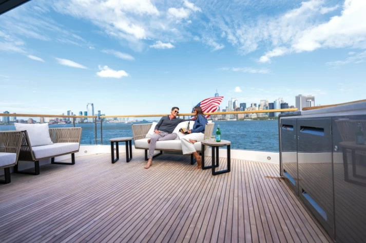 圣汐克（Sunseeker）Ocean182豪华游艇船尾甲板