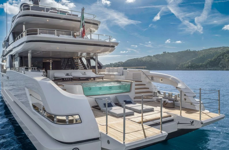 定制法拉帝(CustomLine)Navetta50探险游艇