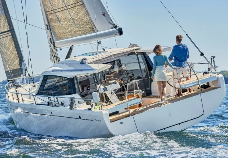 穆迪(Moody)Decksaloon41远洋巡航帆船