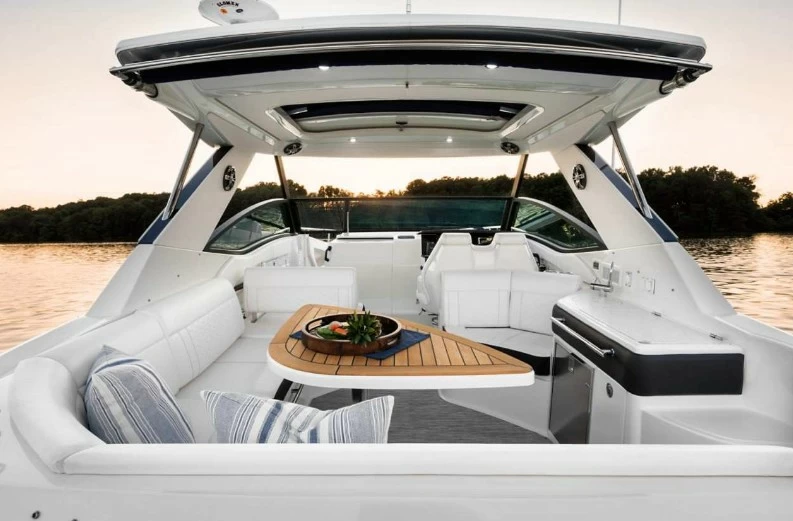 希瑞(SeaRay)Sundancer320运动游艇