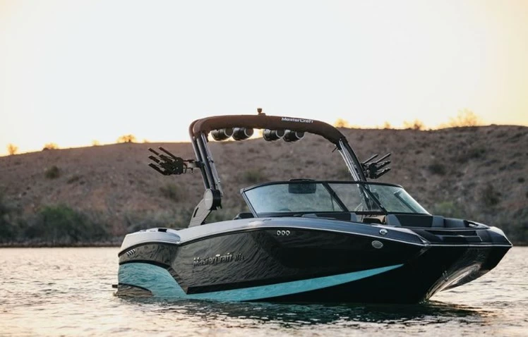 Mastercraft NXT22尾波冲浪艇