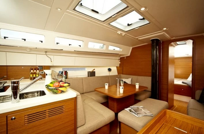 埃克斯(X-Yachts)Xp50运动巡洋帆船船舱沙龙
