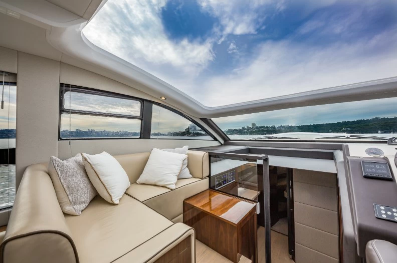 菲尔兰(Fairline)Targa50GT中型运动游艇