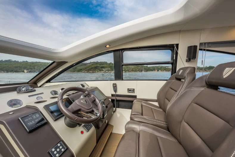 菲尔兰(Fairline)Targa50GT中型运动游艇中控