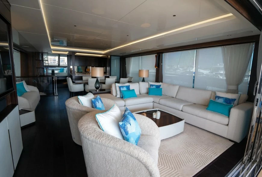 圣汐克(Sunseeker)Ocean90豪华二手游艇沙龙区