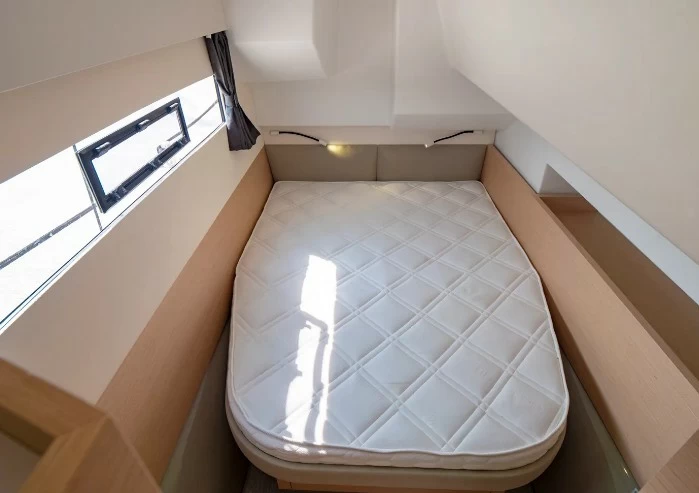 枫丹白露(Fountaine Pajot)MY37卧室