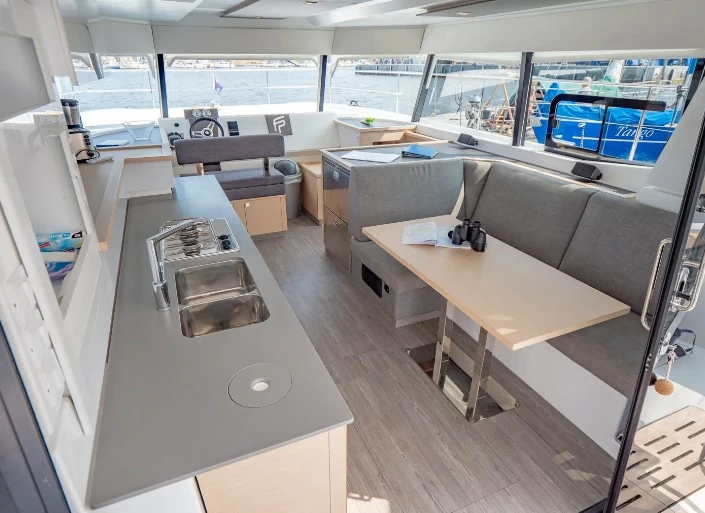 枫丹白露(Fountaine Pajot)MY37