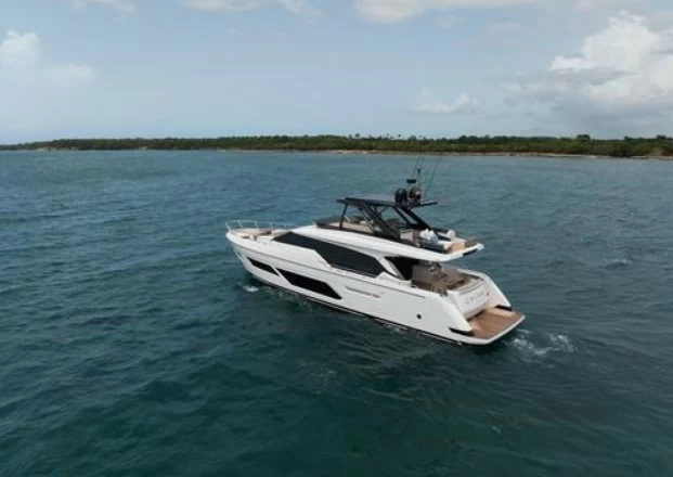 法拉帝（Ferretti）720豪华飞桥游艇