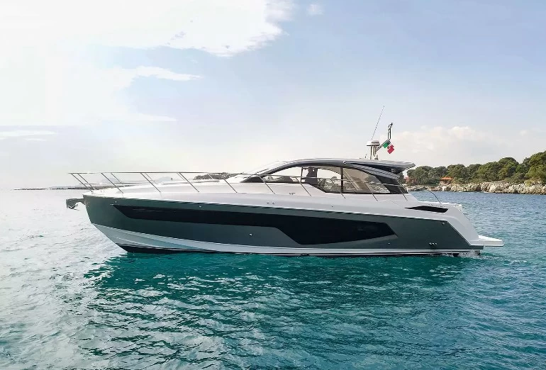 阿兹慕Atlantis51运动游艇800万元