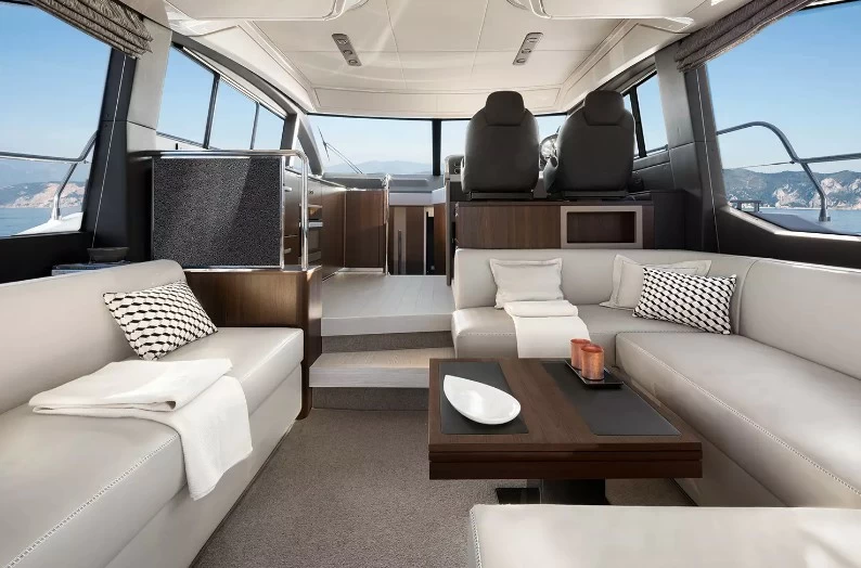 阿兹慕（Azimut）50游艇